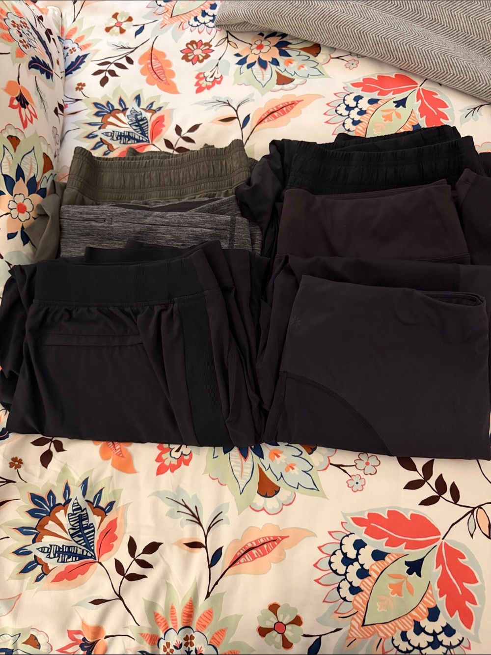 Athleta Plus Size Leggings and Joggers lot of 6. Sizes 18-20-2X